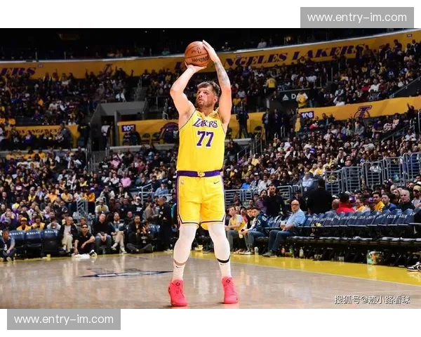 紫金荣耀与青春风暴的巅峰对撞：当湖人遇上鹈鹕，谁才是真正的乱世英雄？