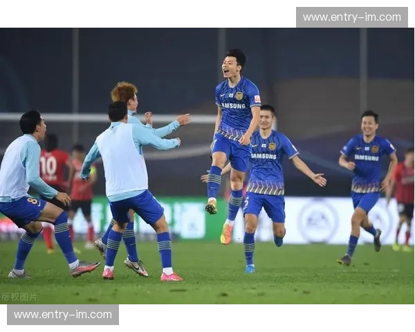 蓝色的坚守与桑巴的狂想：当江苏舜天遇见米内罗竞技，一场跨越重洋的豪情共振